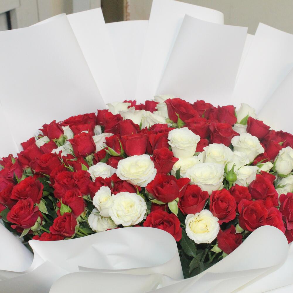 Red White Spray Roses Bouquet
