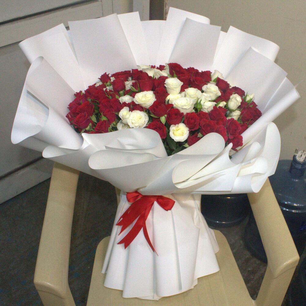 Red White Spray Roses Bouquet
