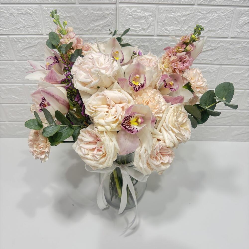 Whispers of Serenity(Vase)