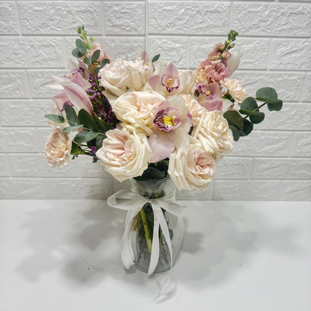 Whispers of Serenity(Vase)