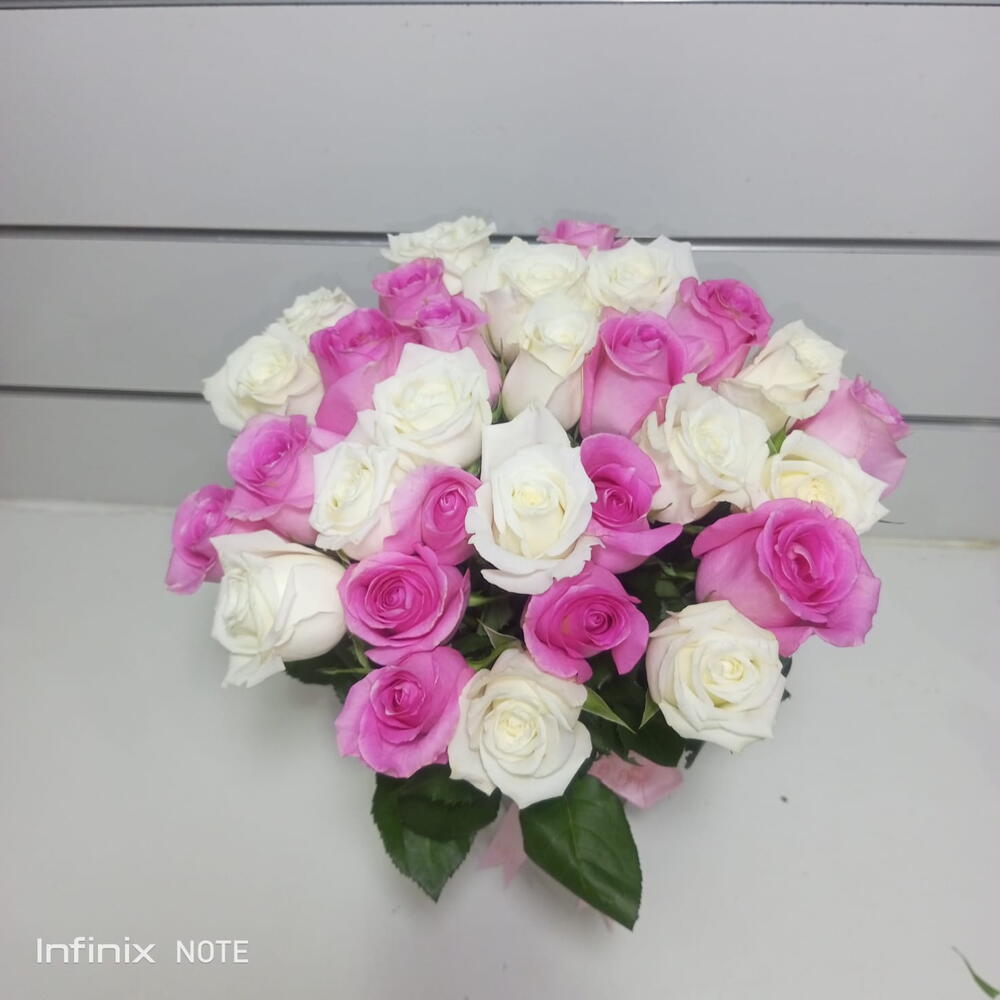 20 White N Pink Roses Vase