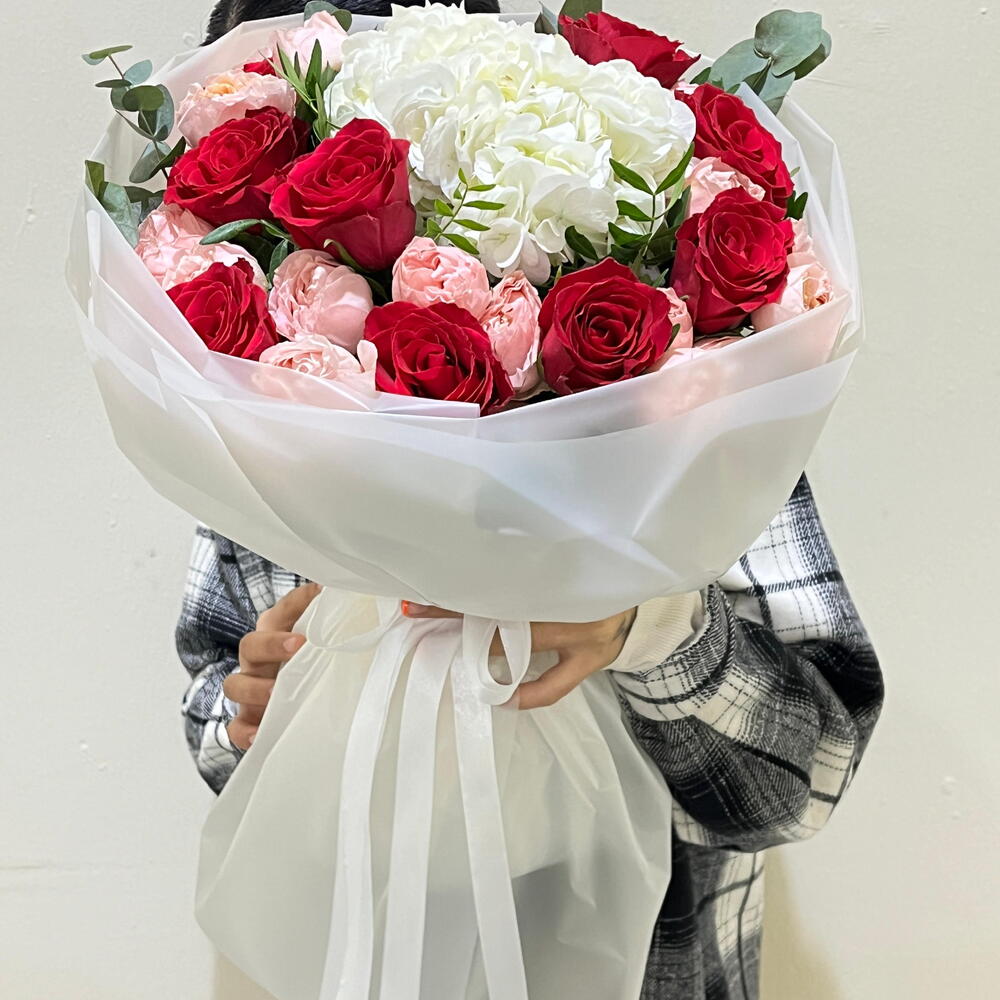 Bouquet of "Crimson Elegance"