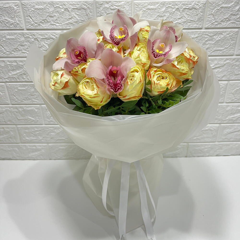 Garden Peach Rose With Orchid