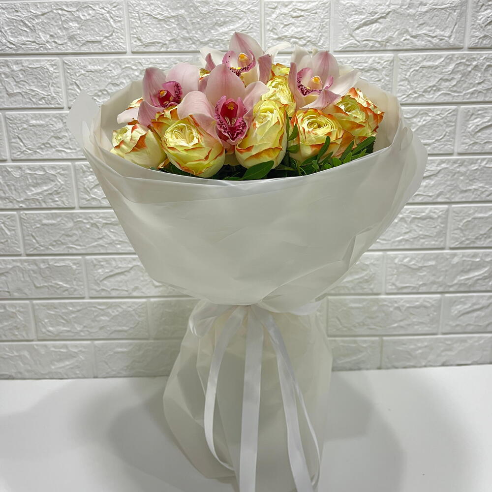 Garden Peach Rose With Orchid