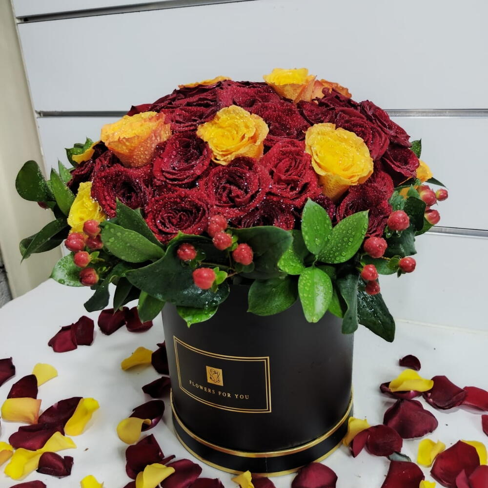 35 Mix Roses Box