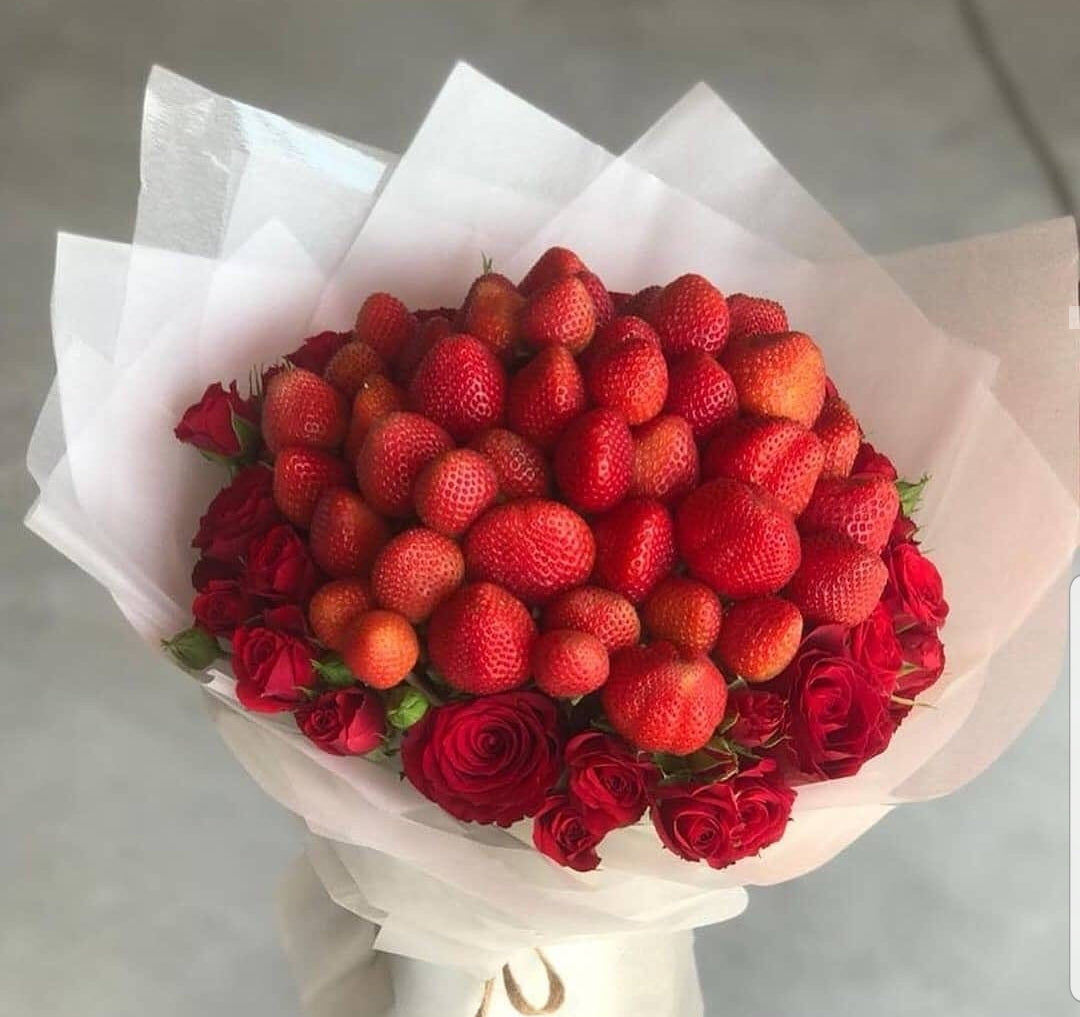 Red Roses & Strawberry Bouquet - Arabian Petals (4340416512045)