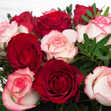 Valentine's Day Flowers | Valentine's Day Gift Delivery Online UAE